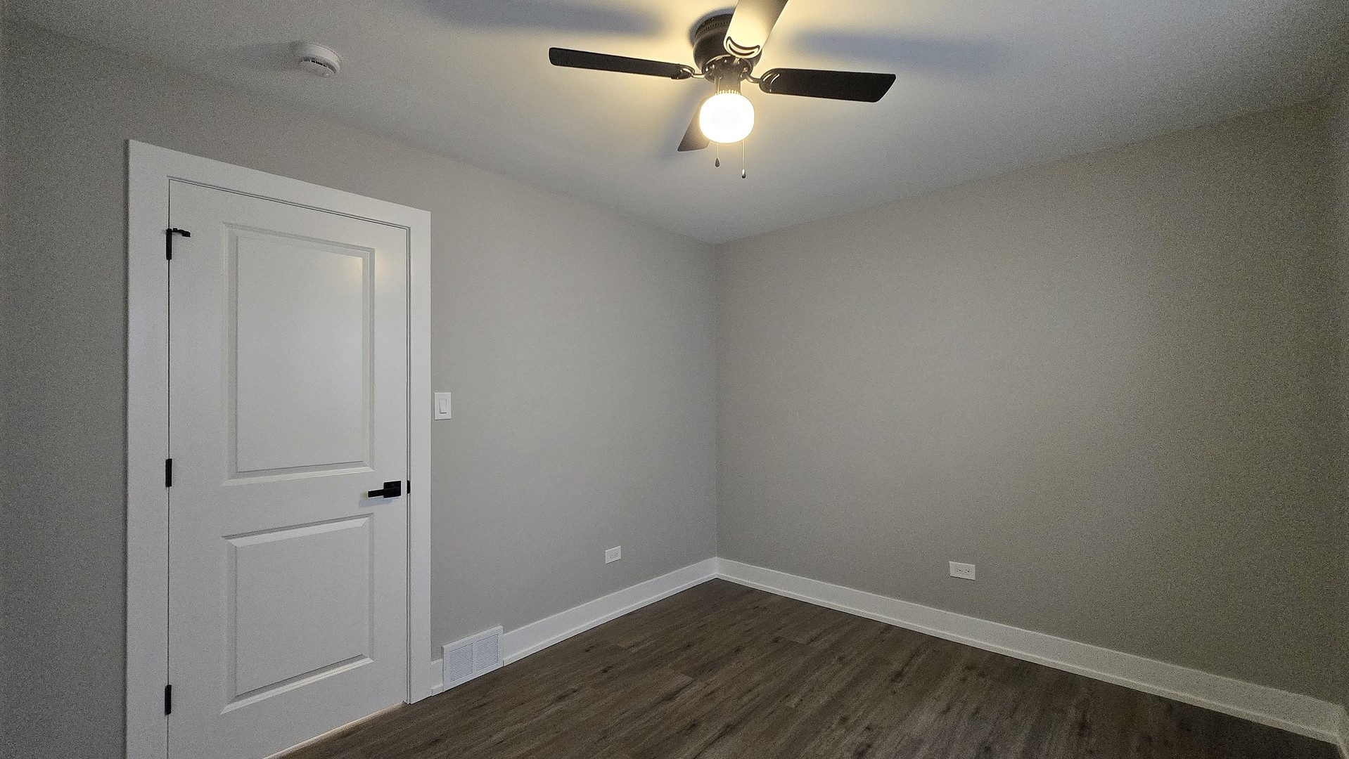 237 West 117th Street Chicago, IL 60628 - Photo 9 of 29