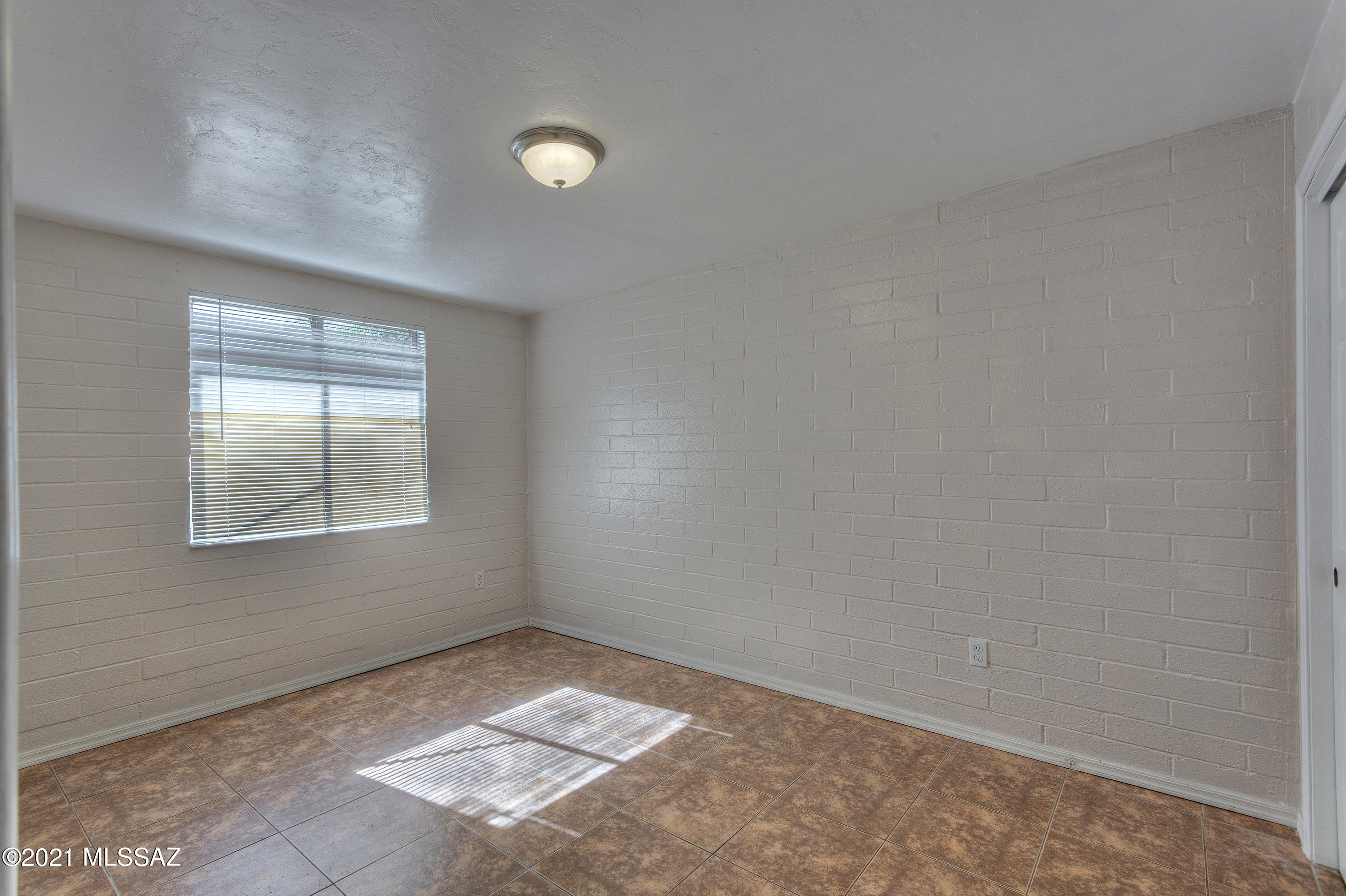 1511 West Roger Road Tucson, AZ 85705 - Photo 13 of 20