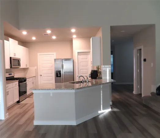 $2,950 | 10854 Bodie Hls Drive, Rosharon, TX 77583