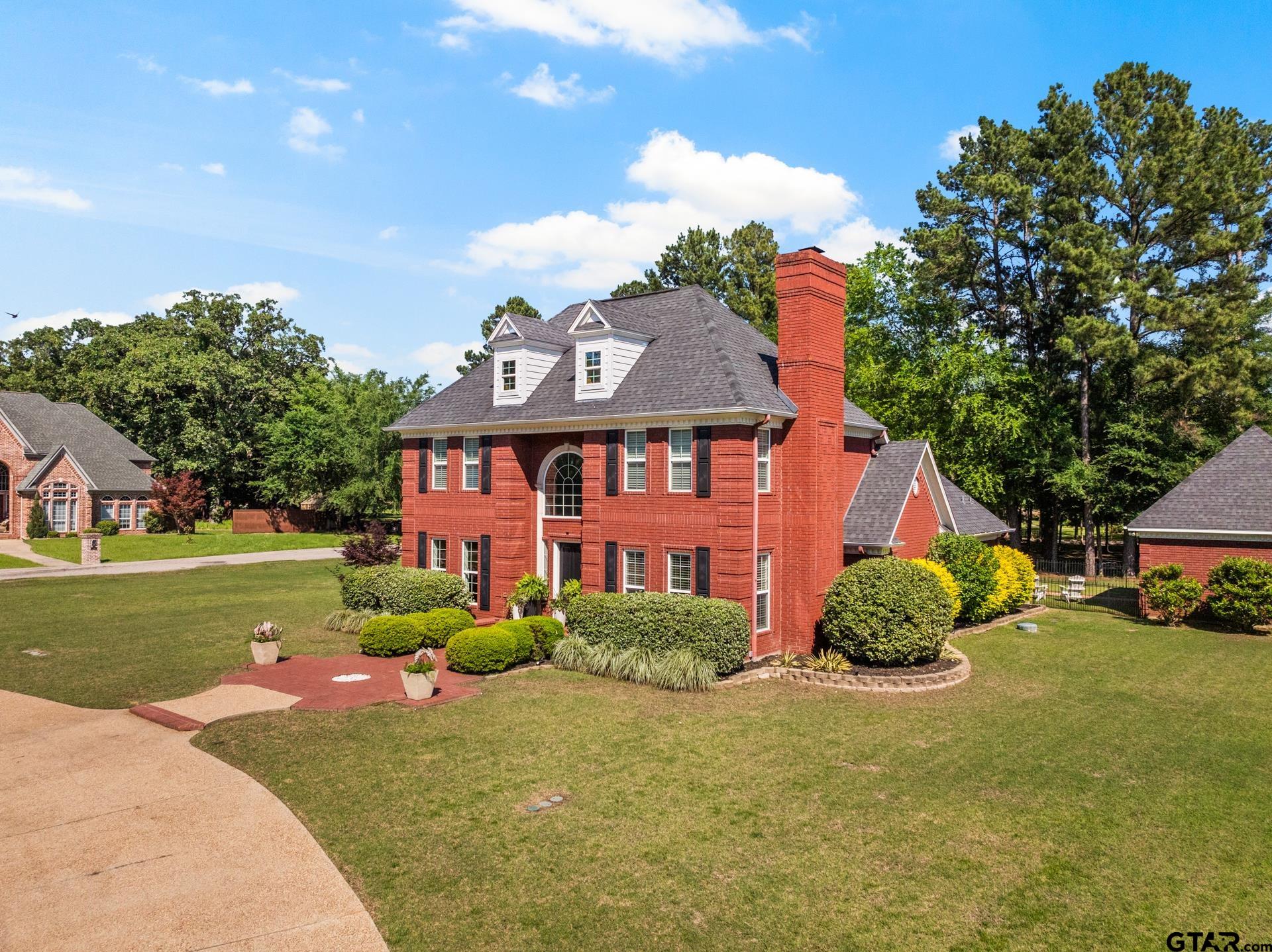 134 Private Road New Boston, TX 75570 - Photo 2 of 40 a front view of a house with garden