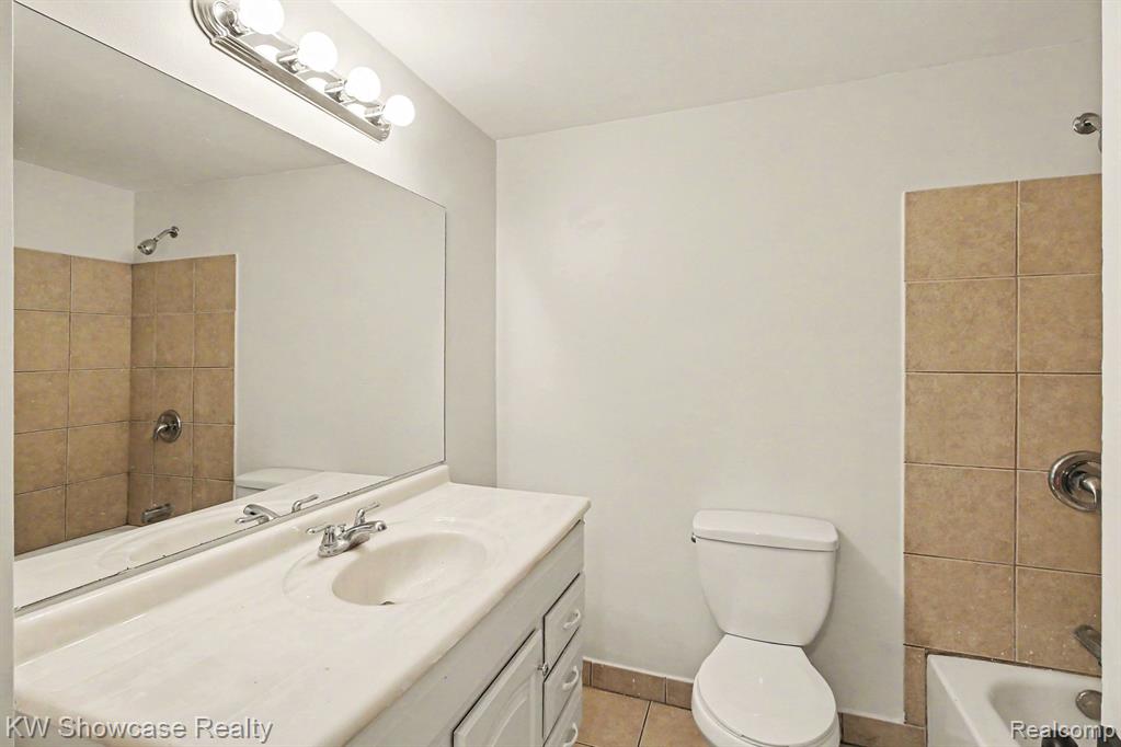 349 West Livingston Road Highland, MI 48357 - Photo 7 of 26