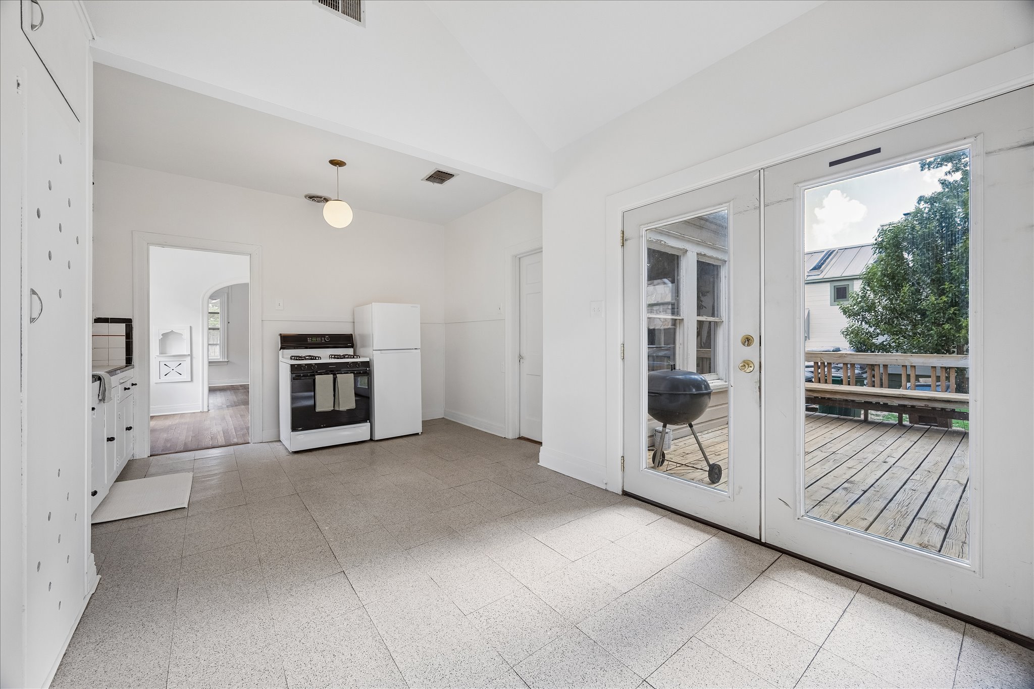3906 Becker Avenue Austin, TX 78751 - Photo 7 of 11