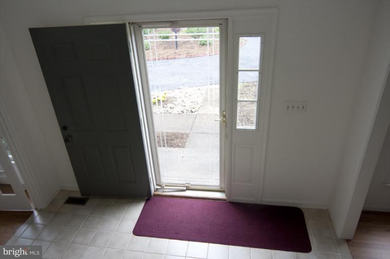12405 Bunche Road Fairfax, VA 22030 - Photo 14 of 16 Foyer