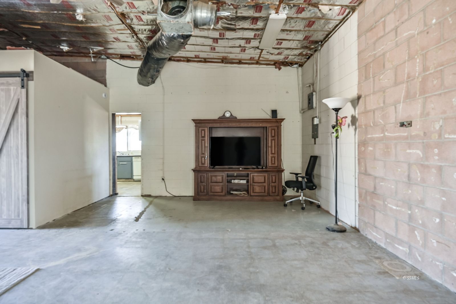 1572 North Calvert Boulevard Ridgecrest, CA 93555 - Photo 5 of 27 a view of a livingroom with furniture and a fireplace