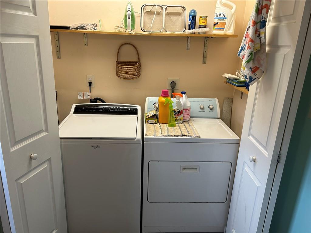 629 South Summit Street Derry, PA 15627 - Photo 15 of 30 a utility room with dryer and washer