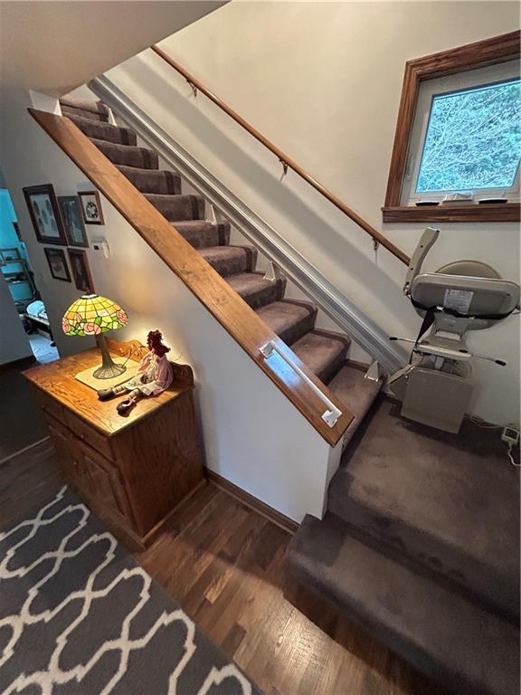 629 South Summit Street Derry, PA 15627 - Photo 10 of 30 a living room with furniture