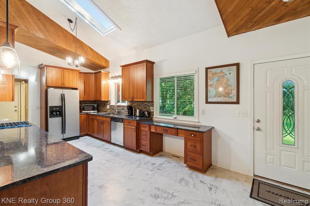 5022 Golf Club Road Howell, MI 48843 - Photo 8 of 44