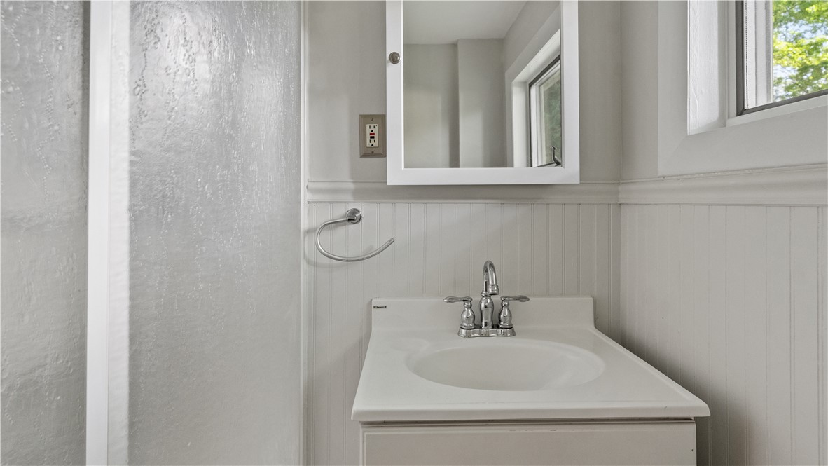 29 Cormier Road Lincoln, RI 02865 - Photo 16 of 33