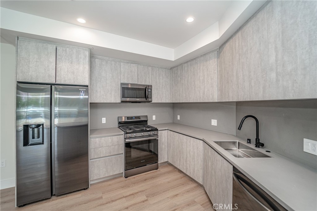 2828 London Street, Unit 307 Los Angeles, CA 90026 - Photo 4 of 30 Gallery Image 4