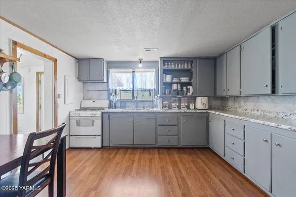 $385,000 | 101 West Slavin Road, Yakima, WA 98903