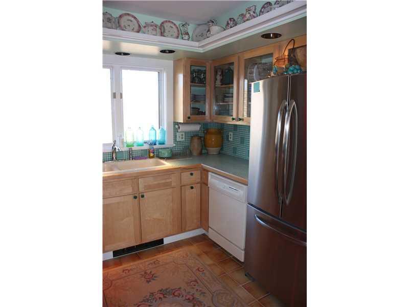 241 Sea Road, Unit 4 Kennebunk, ME 04043 - Photo 7 of 12 Kitchen.