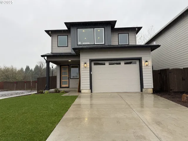 a view of a house with backyard and a garden