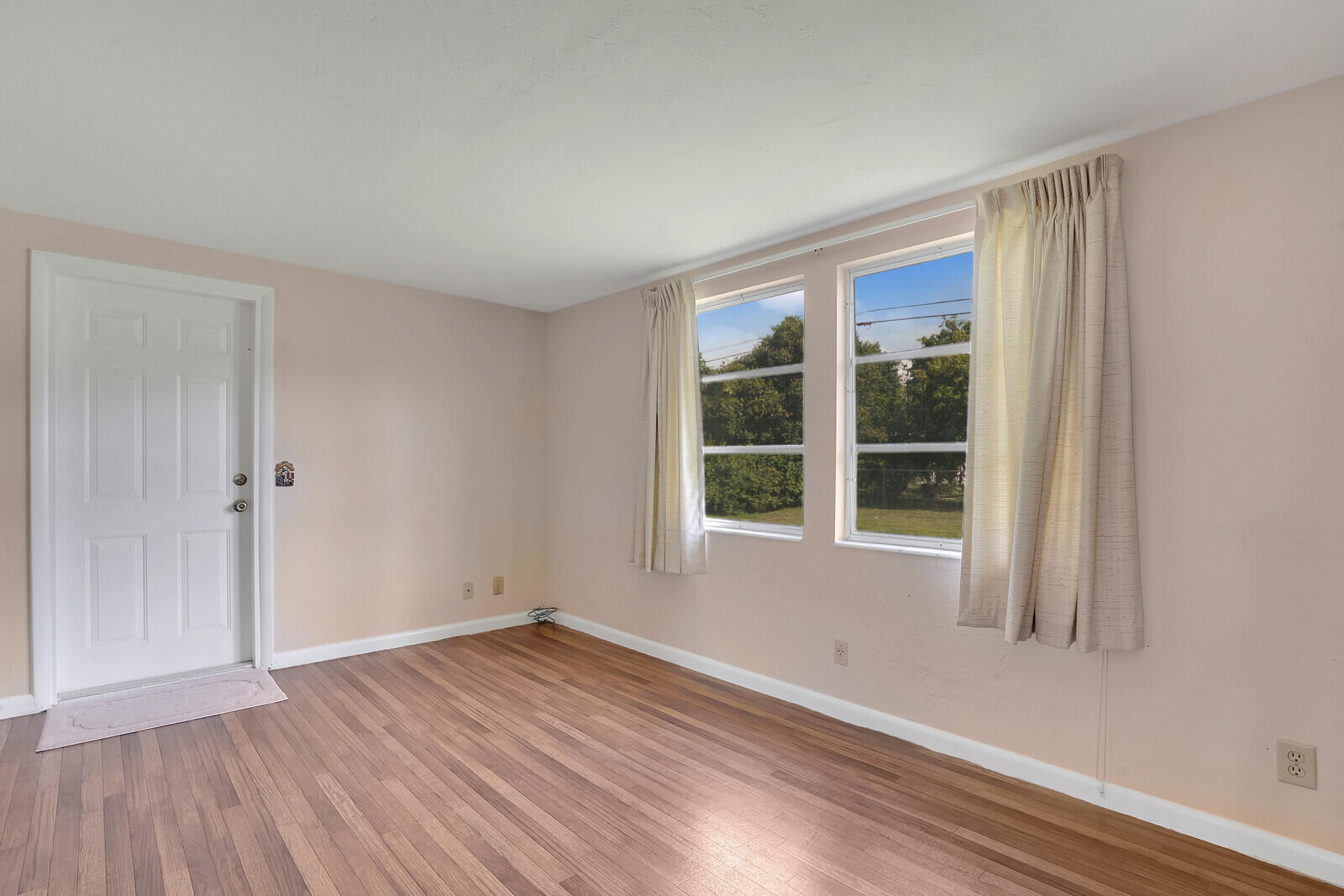 340 Cavalier Road Palm Springs, FL 33461 - Photo 12 of 26 15_Image_15_mls