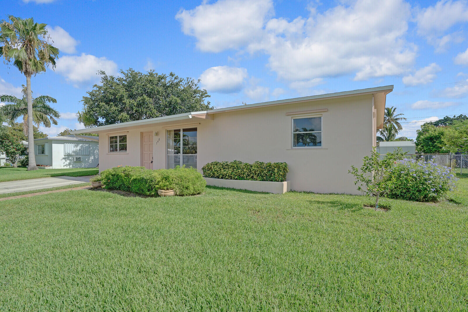 340 Cavalier Road Palm Springs, FL 33461 - Photo 3 of 26 03_Image_3_mls