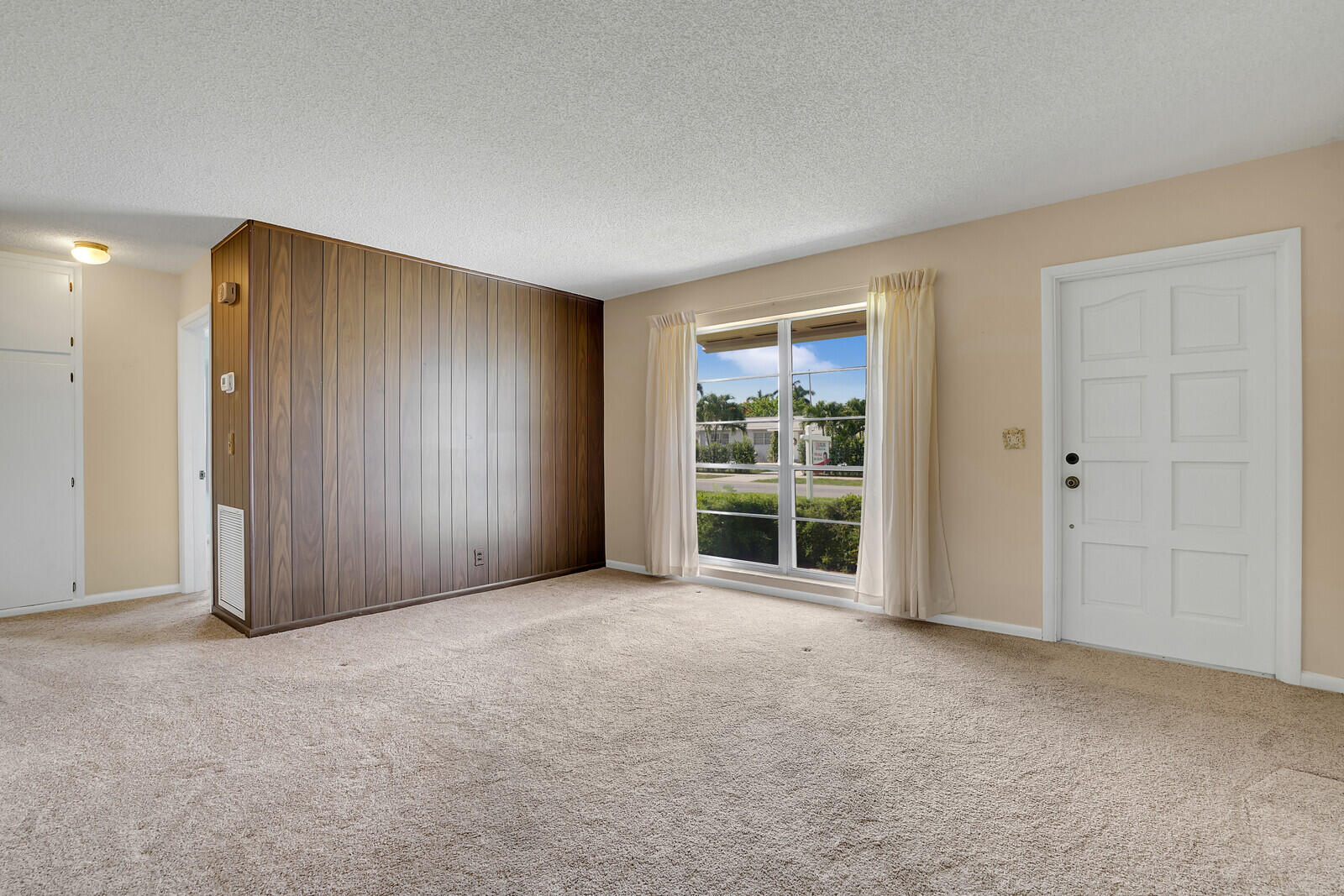 340 Cavalier Road Palm Springs, FL 33461 - Photo 5 of 26 06_Image_6_mls