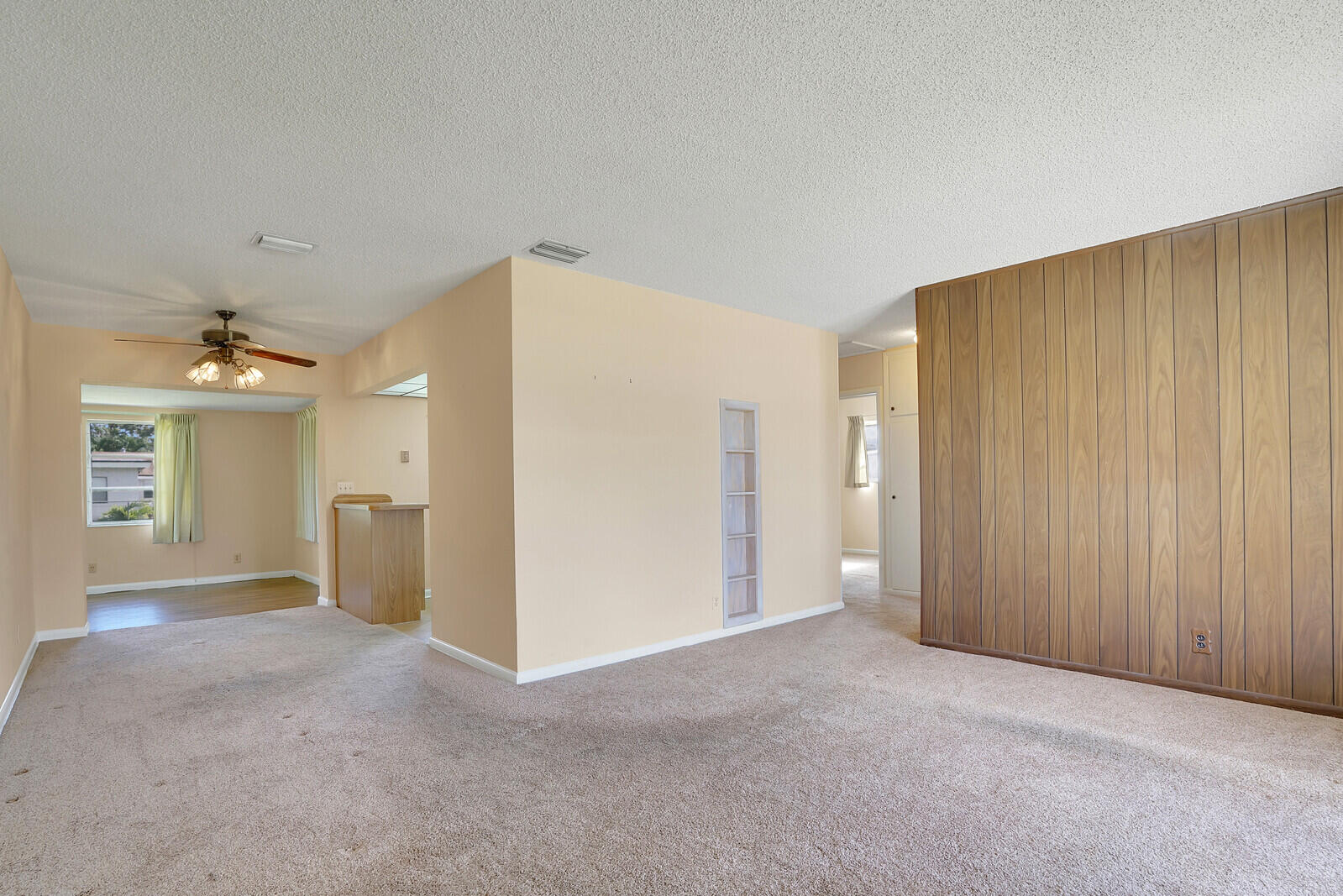 340 Cavalier Road Palm Springs, FL 33461 - Photo 6 of 26 09_Image_9_mls