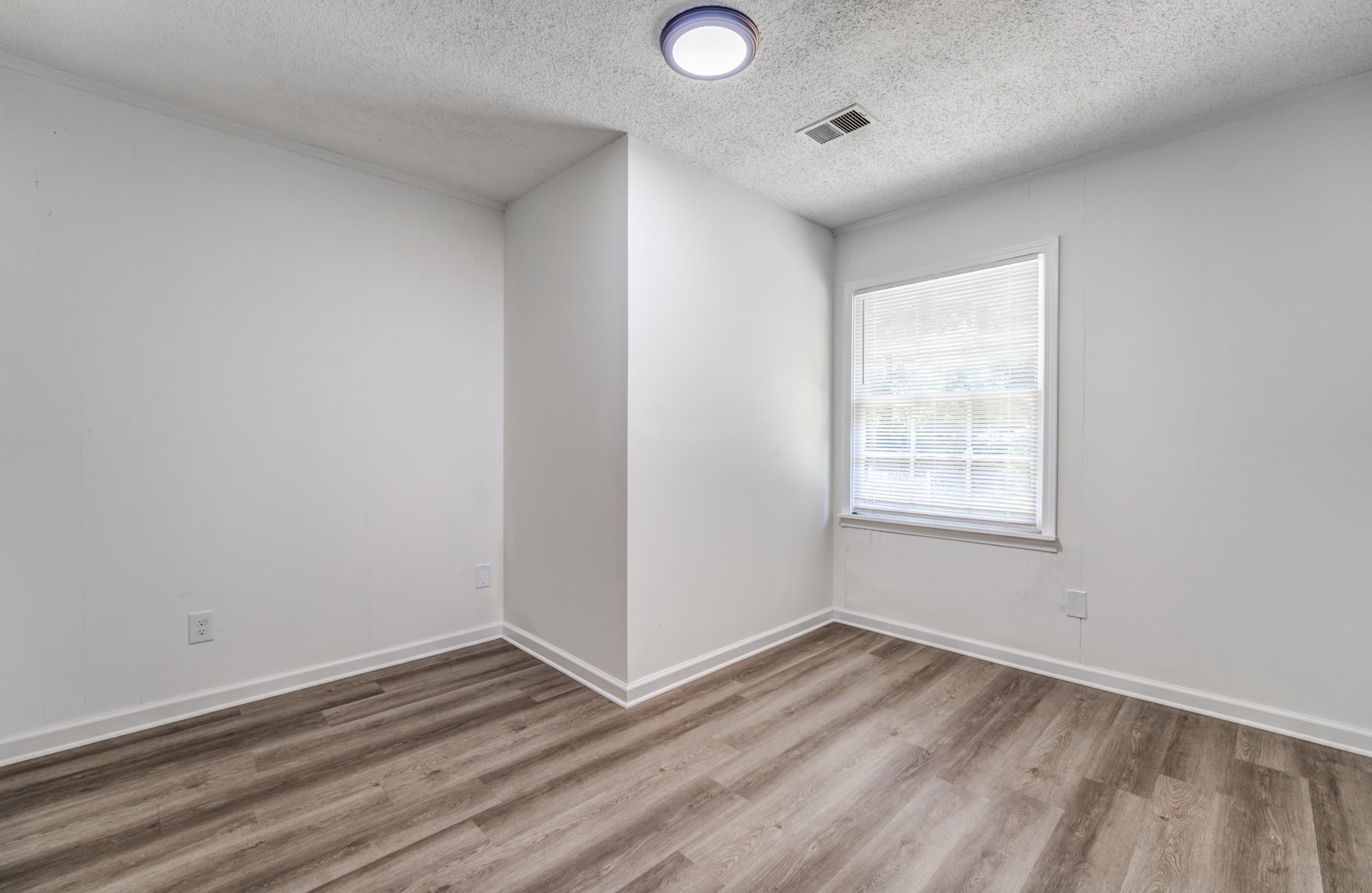 34 East Rollins Road Memphis, TN 38109 - Photo 22 of 25 Gallery Image 22