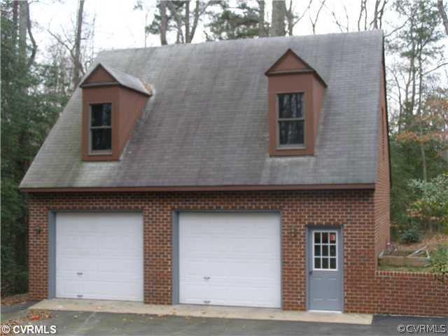 7297 Rural Point Road Mechanicsville, VA 23116 - Photo 9 of 11 Parking Lot/Garage