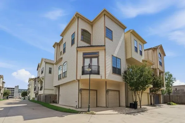 $2,800 | 836 Garden Oaks Terrace, Houston, TX 77018