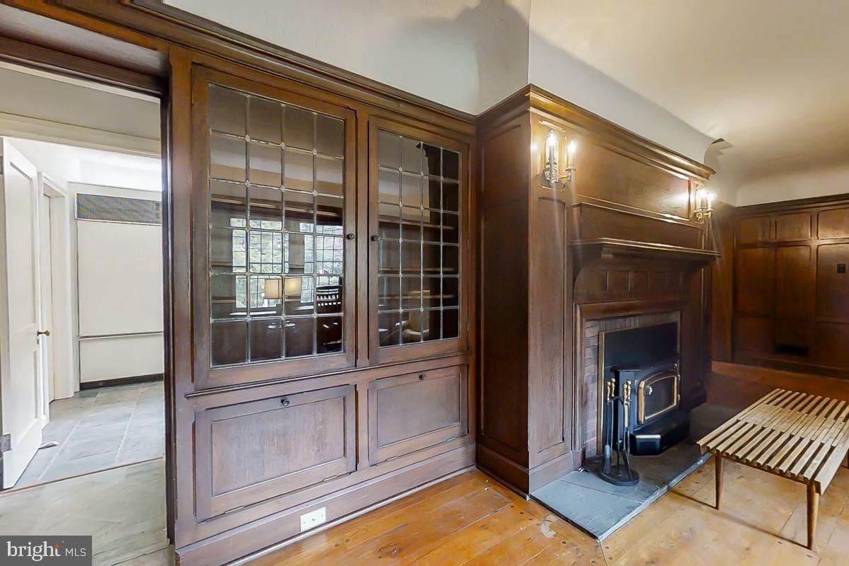 241 Waverly Road Wyncote, PA 19095 - Photo 15 of 61 LIVING ROOM