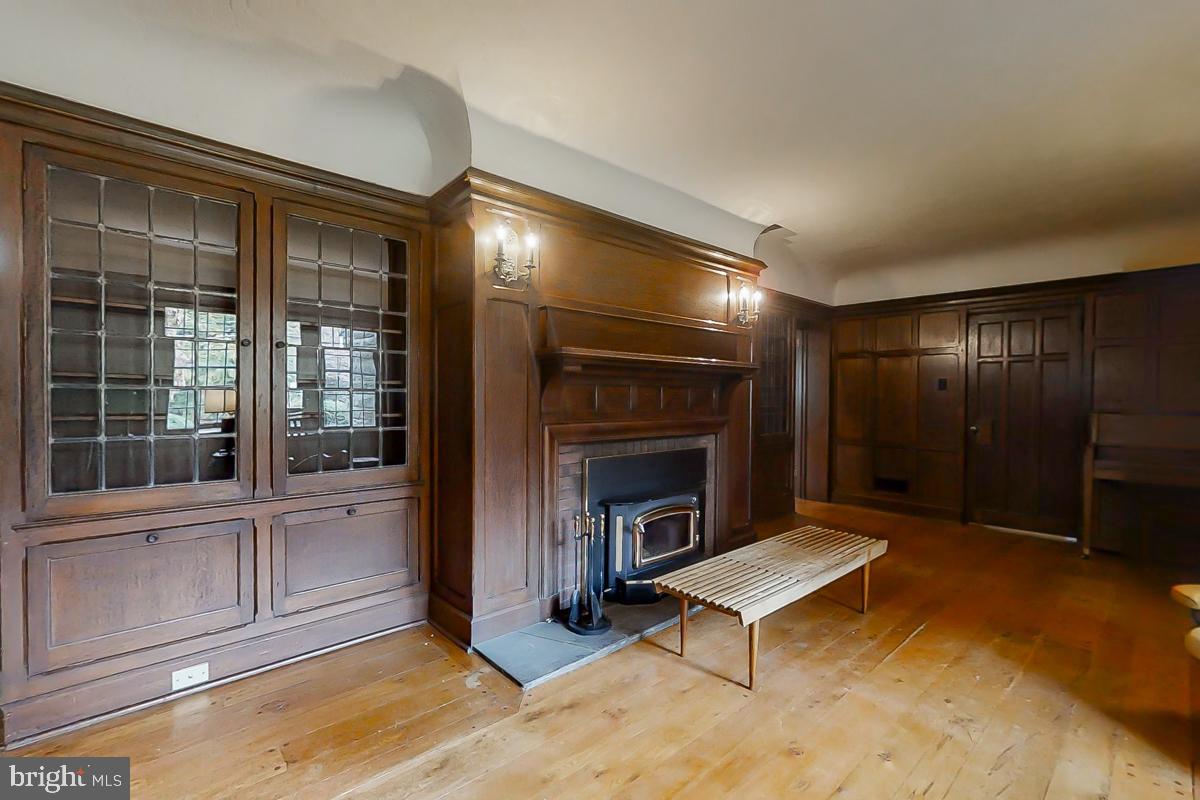 241 Waverly Road Wyncote, PA 19095 - Photo 17 of 61 LIVING ROOM