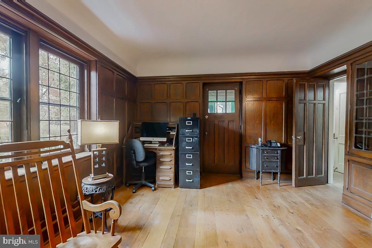 241 Waverly Road Wyncote, PA 19095 - Photo 18 of 61 LIVING ROOM