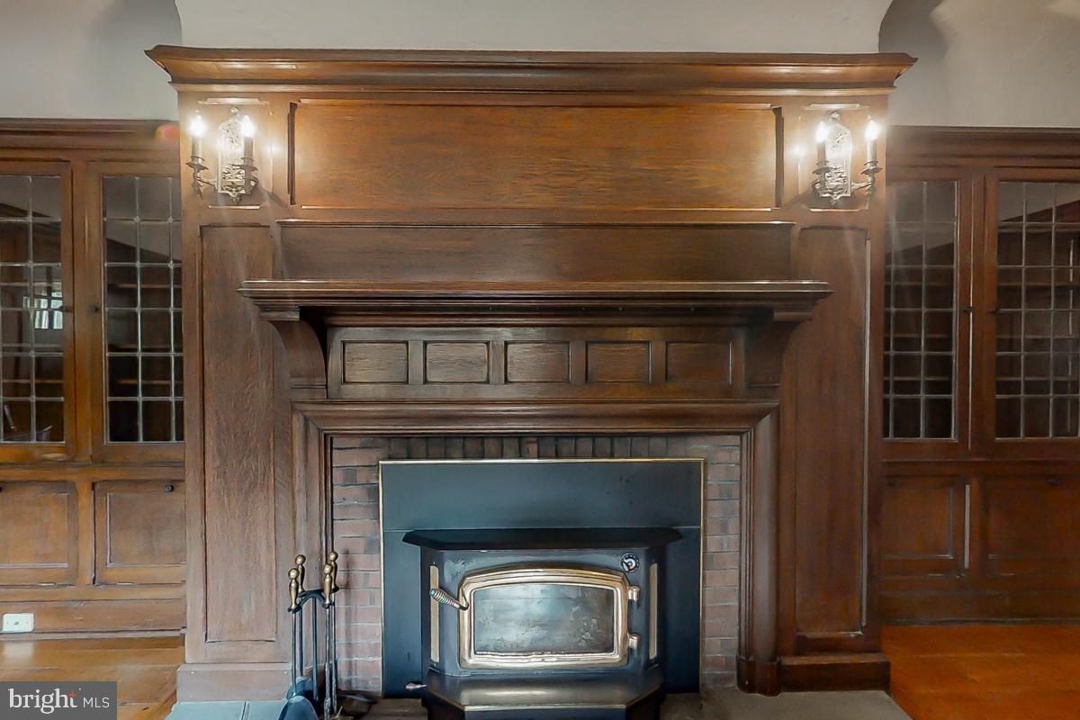 241 Waverly Road Wyncote, PA 19095 - Photo 19 of 61 LIVING ROOM