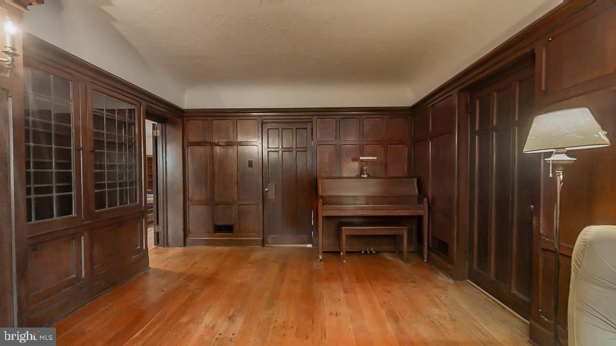 241 Waverly Road Wyncote, PA 19095 - Photo 20 of 61 LIVING ROOM