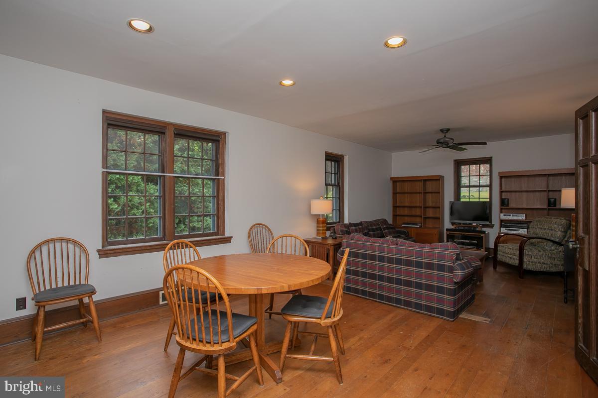 241 Waverly Road Wyncote, PA 19095 - Photo 22 of 61 FAMILY ROOM / DINING AREA