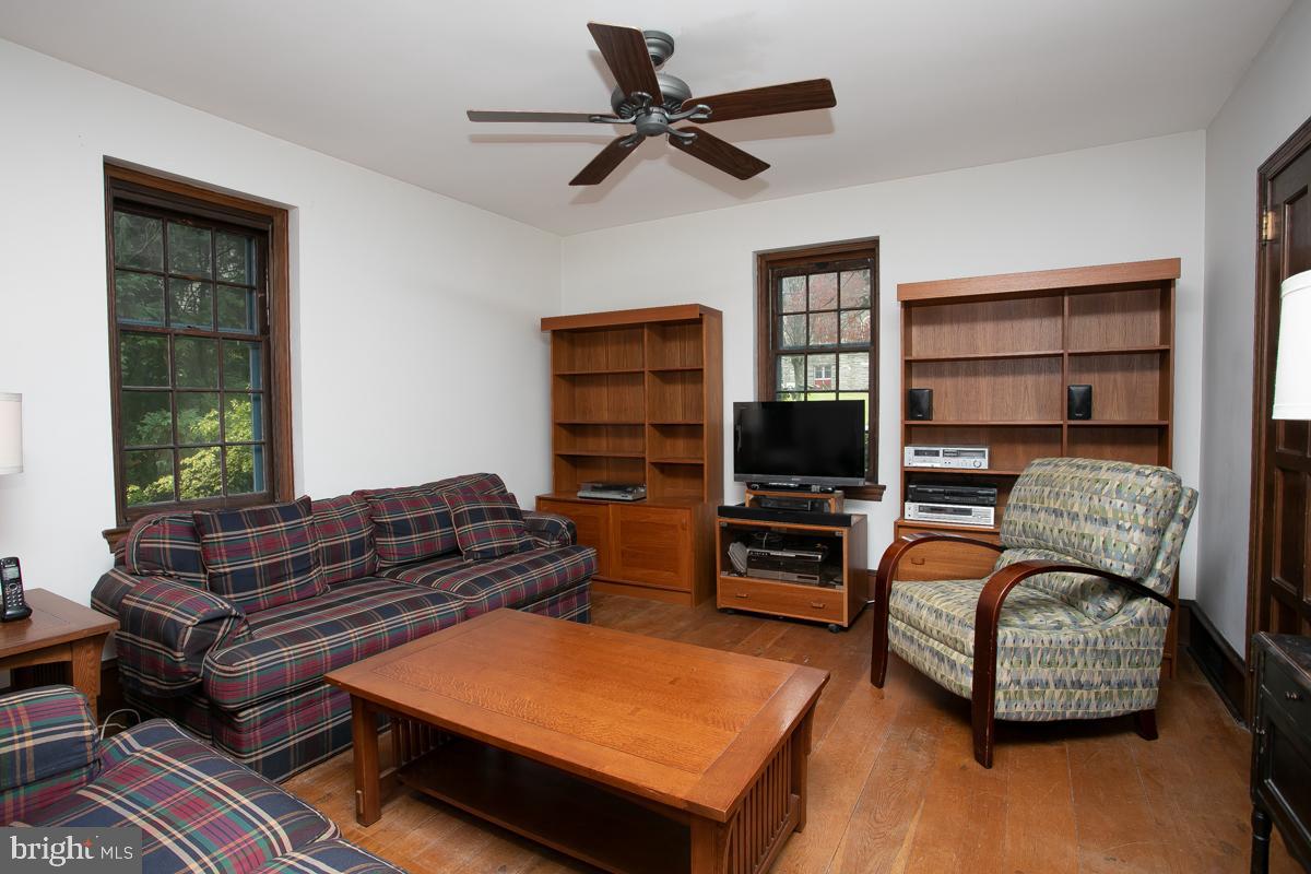 241 Waverly Road Wyncote, PA 19095 - Photo 24 of 61 FAMILY ROOM / DINING AREA