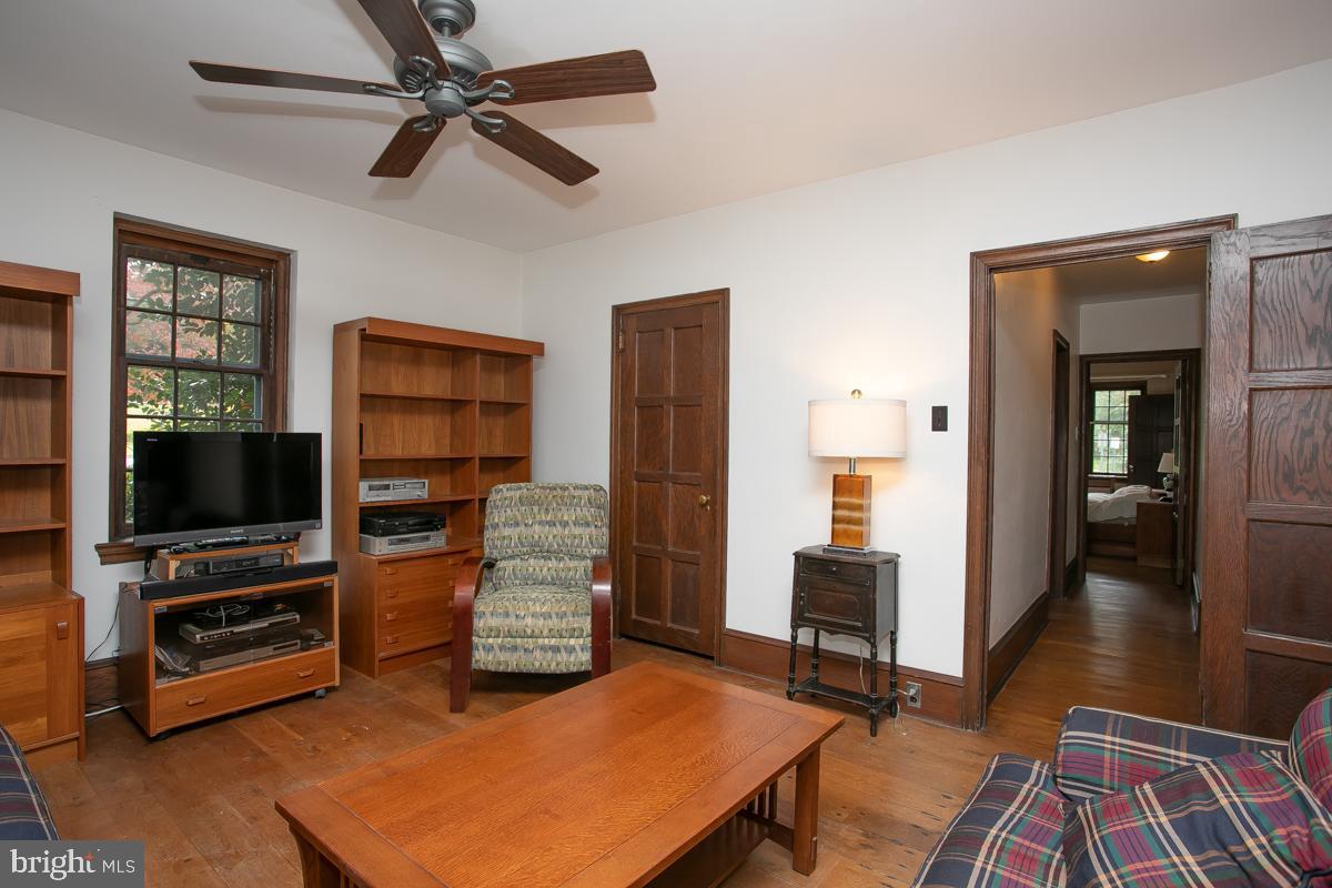 241 Waverly Road Wyncote, PA 19095 - Photo 25 of 61 FAMILY ROOM / DINING AREA