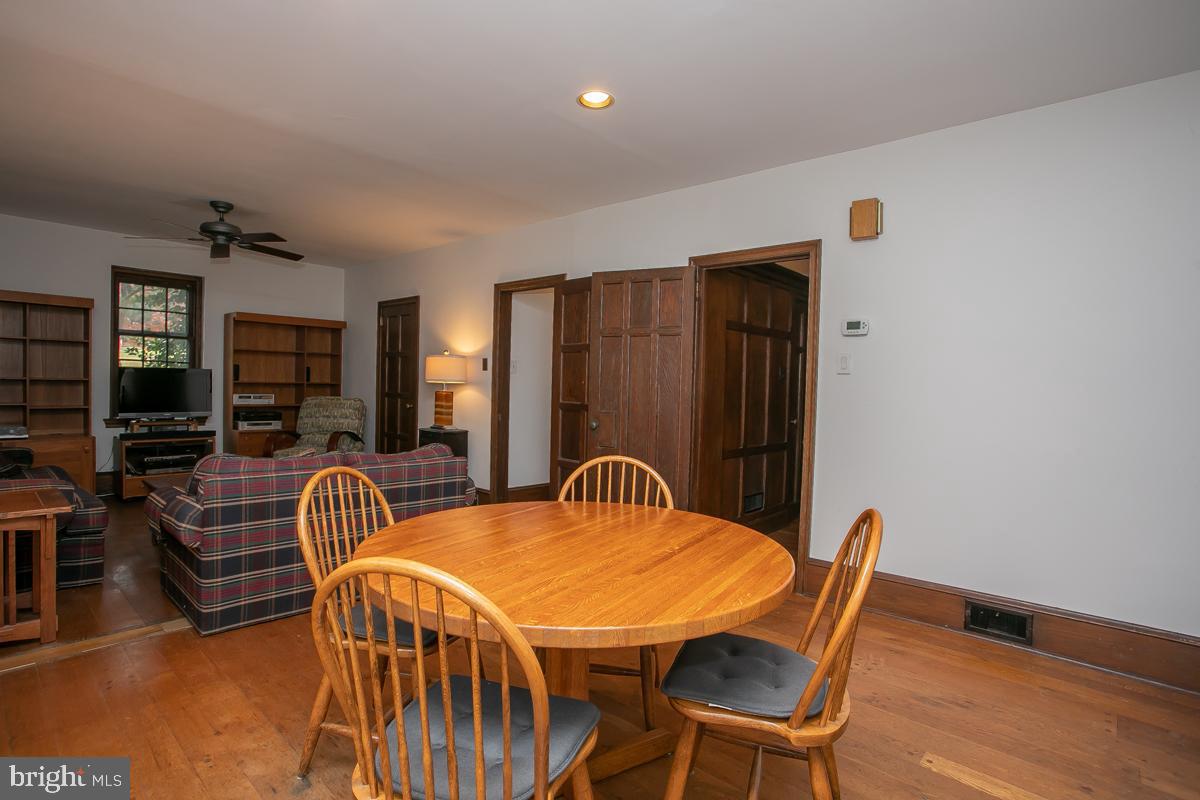 241 Waverly Road Wyncote, PA 19095 - Photo 26 of 61 FAMILY ROOM / DINING AREA