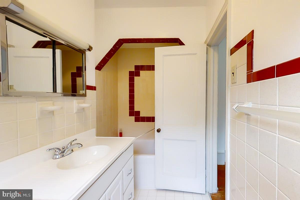 241 Waverly Road Wyncote, PA 19095 - Photo 45 of 61 MAIDS QUARTERS - 2ND FULL BATHROOM