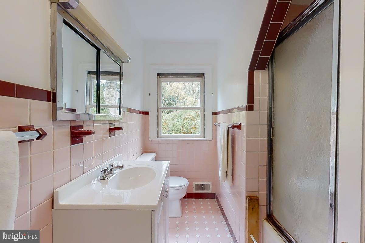 241 Waverly Road Wyncote, PA 19095 - Photo 46 of 61 3RD FULL BATHROOM