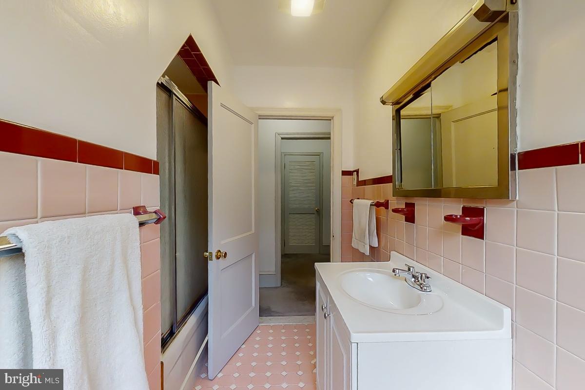 241 Waverly Road Wyncote, PA 19095 - Photo 47 of 61 3RD FULL BATHROOM