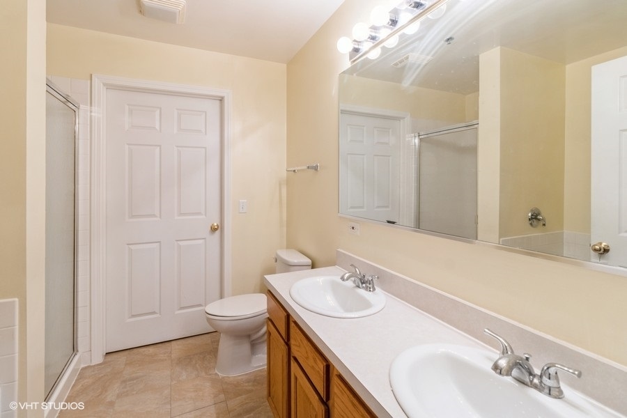 3135 Town Square Drive, Unit 106 Rolling Meadows, IL 60008 - Photo 11 of 20 a bathroom with a sink and a mirror