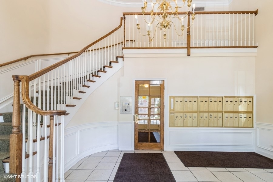 3135 Town Square Drive, Unit 106 Rolling Meadows, IL 60008 - Photo 19 of 20 a view of entryway