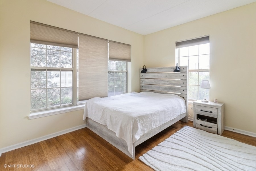 3135 Town Square Drive, Unit 106 Rolling Meadows, IL 60008 - Photo 8 of 20 a bedroom with a bed and a window