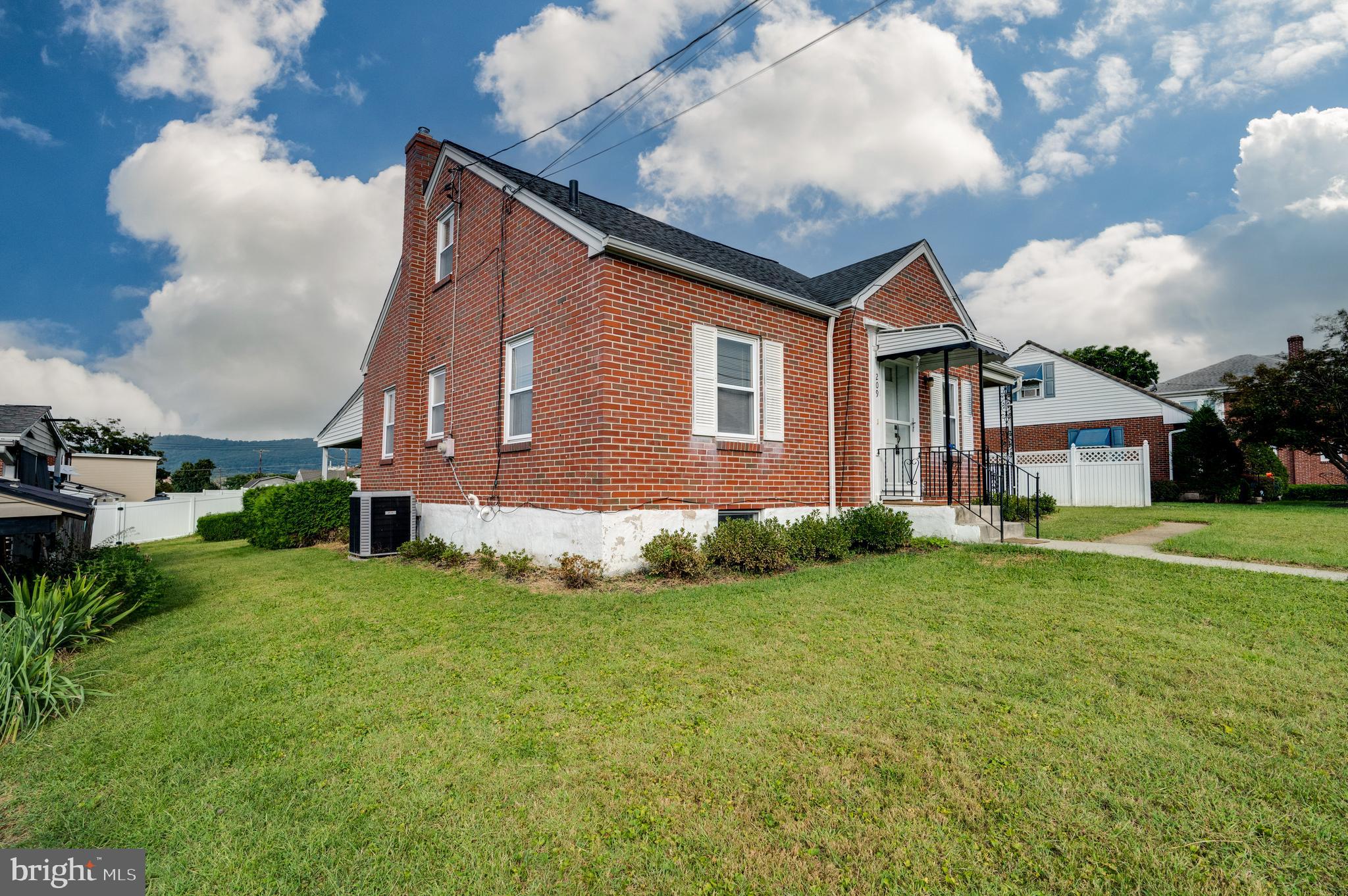 209 Carroll Street Reading, PA 19611 - Photo 11 of 34