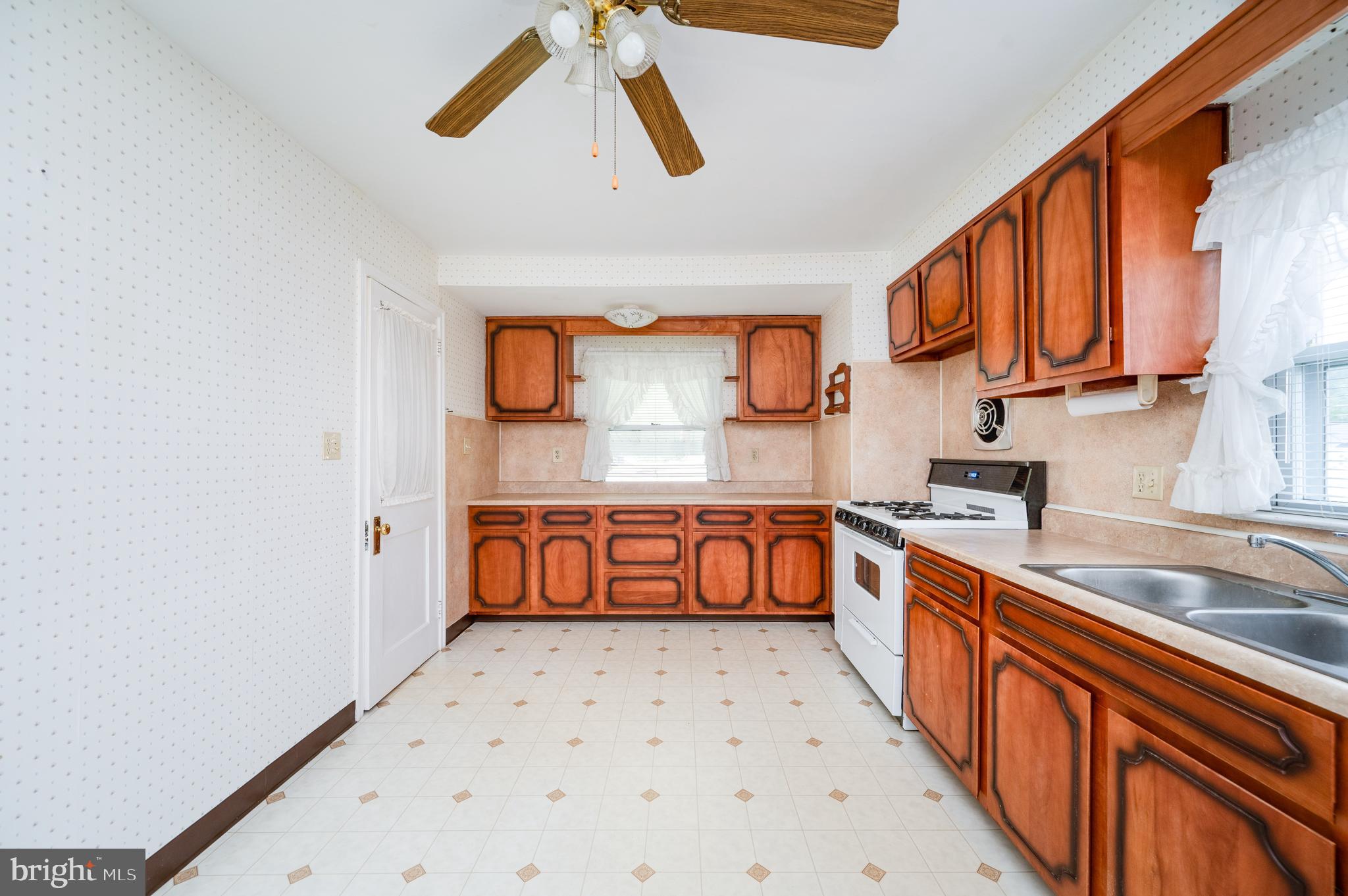 209 Carroll Street Reading, PA 19611 - Photo 18 of 34