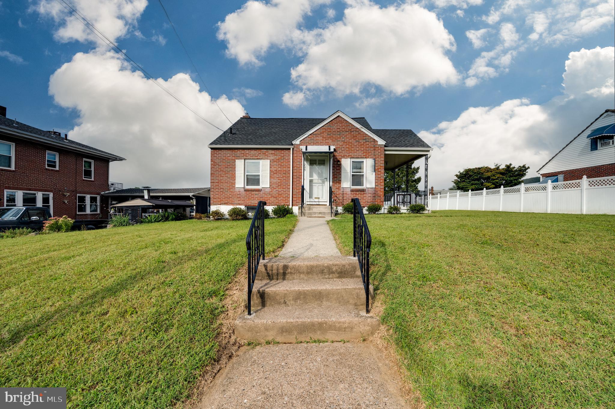 209 Carroll Street Reading, PA 19611 - Photo 3 of 34