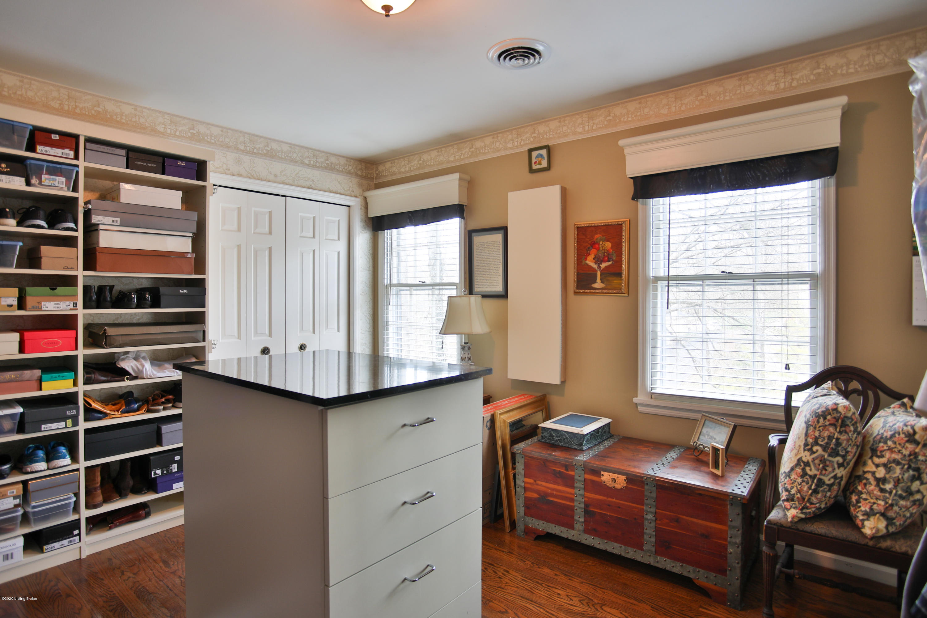 1811 Round Ridge Road Louisville, KY 40207 - Photo 37 of 58 1-43