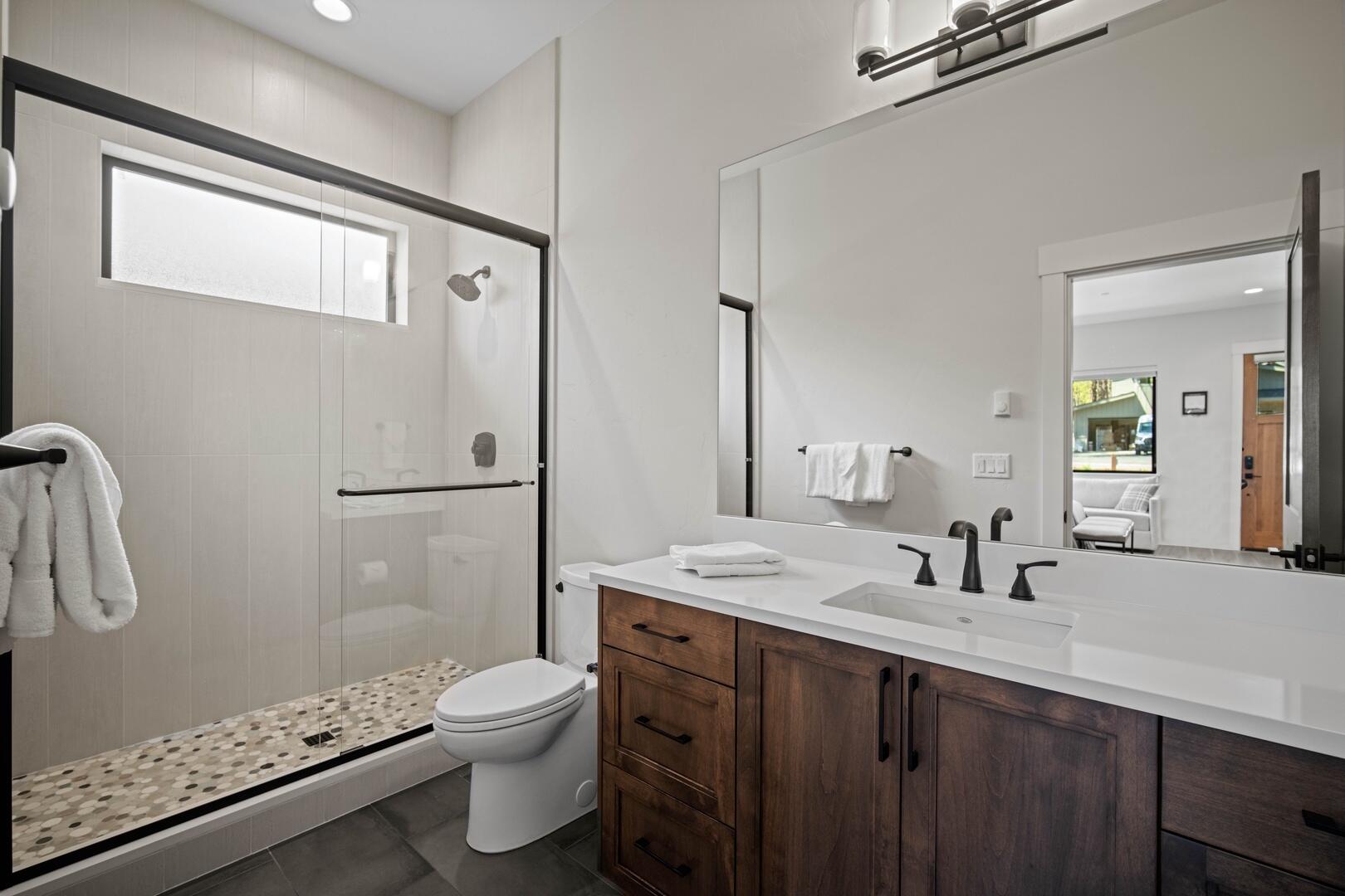 18171 Forestbrook Loop Bend, Unit 9 Bend, OR 97707 - Photo 39 of 41 Studio Bath