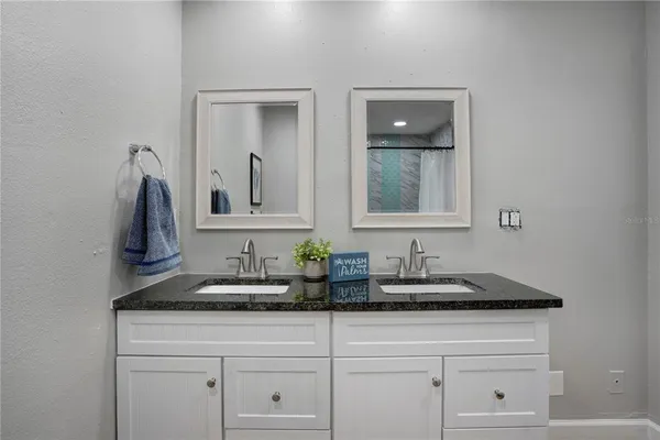 $5,000 | 4705 Hollingsworth Avenue, Sarasota, FL 34233