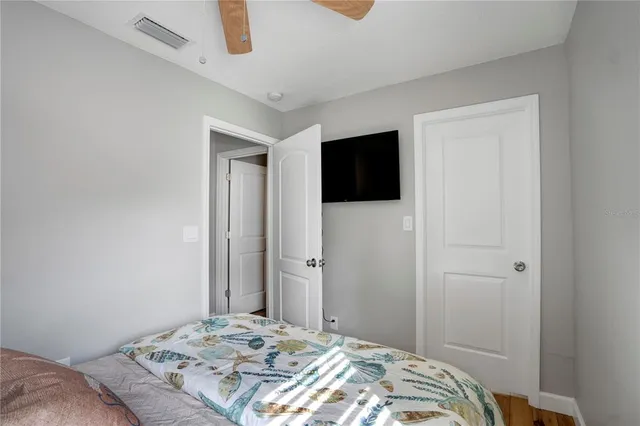 $5,000 | 4705 Hollingsworth Avenue, Sarasota, FL 34233