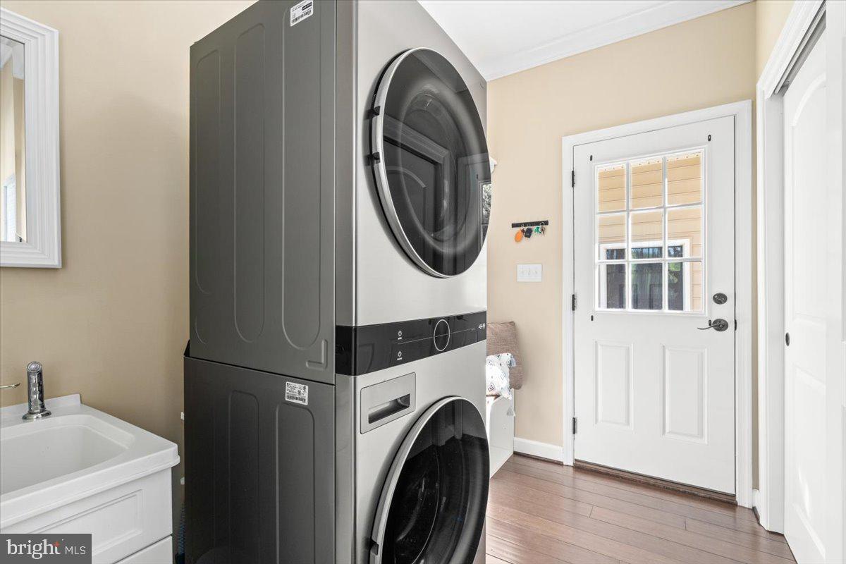 2802 Ward Kline Road Myersville, MD 21773 - Photo 18 of 85 Main level laundry