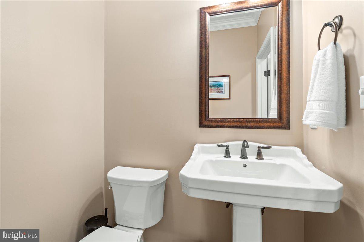 2802 Ward Kline Road Myersville, MD 21773 - Photo 25 of 85 Main level half bath