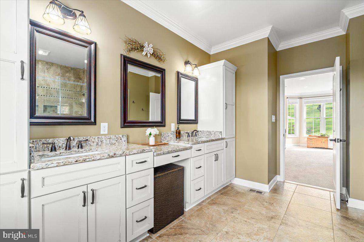 2802 Ward Kline Road Myersville, MD 21773 - Photo 30 of 85 En-suite full bath