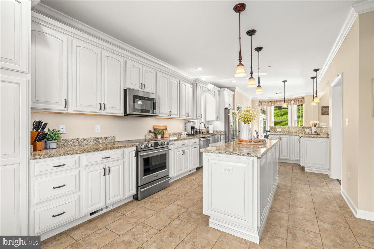2802 Ward Kline Road Myersville, MD 21773 - Photo 7 of 85 Bright kitchen