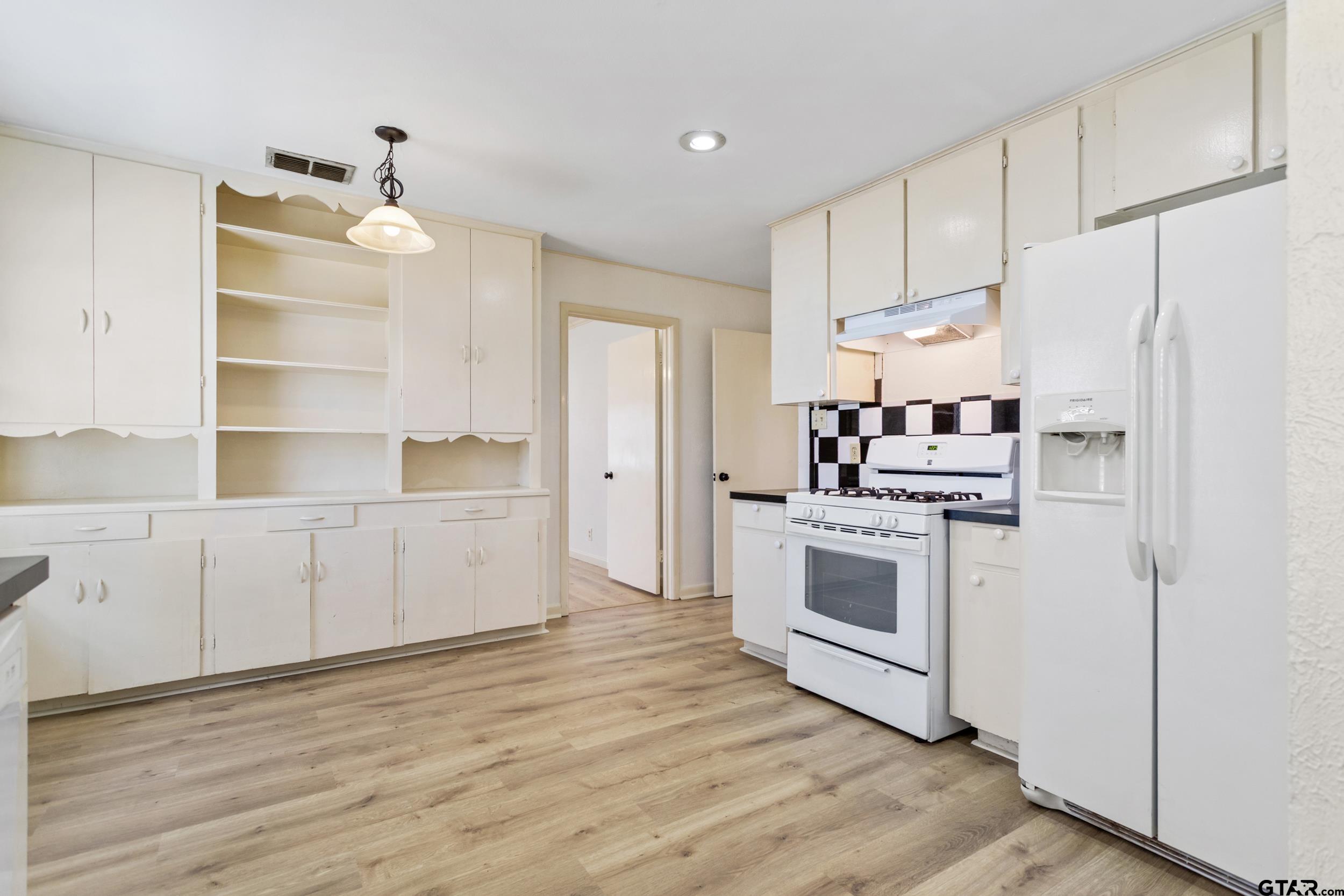 921 East Barbara Street Tyler, TX 75701 - Photo 12 of 33